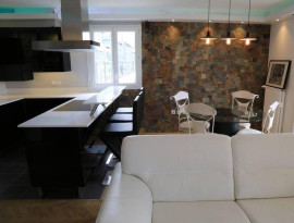 
                                                                                        Location
                                                                                         Appartement luxe équipé d'un sauna finlandais