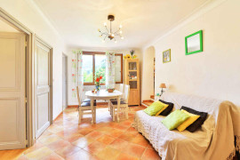 
                                                                                        Location
                                                                                         Appartement meublé 3 pièces en villa