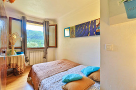 
                                                                                        Location
                                                                                         Appartement meublé 3 pièces en villa