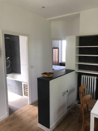 
                                                                                        Location
                                                                                         Appartement meublé 3 pièces très lumineux