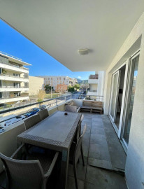 
                                                                                        Location
                                                                                         Appartement meublé à louer proche calanques