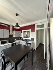 Location
Appartement meublé bien situé non loin du centre de Grenoble (loyer tout inclus)