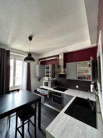 Location
Appartement meublé bien situé non loin du centre de Grenoble (loyer tout inclus)