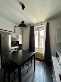 Location
Appartement meublé bien situé non loin du centre de Grenoble (loyer tout inclus)