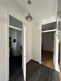 Location
Appartement meublé bien situé non loin du centre de Grenoble (loyer tout inclus)