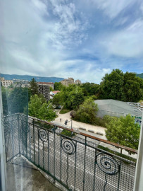 Location
Appartement meublé bien situé non loin du centre de Grenoble (loyer tout inclus)