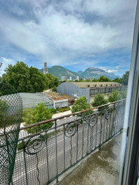 Location
Appartement meublé bien situé non loin du centre de Grenoble (loyer tout inclus)