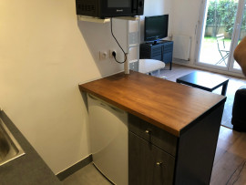 
                                                                                        Location
                                                                                         Appartement meublé et équipé avec jardin arboré (loyer tout inclus)
