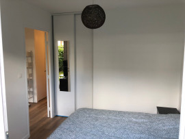 
                                                                                        Location
                                                                                         Appartement meublé et équipé avec jardin arboré (loyer tout inclus)