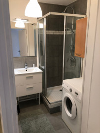 
                                                                                        Location
                                                                                         Appartement meublé et équipé avec jardin arboré (loyer tout inclus)