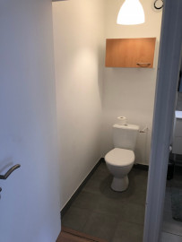 
                                                                                        Location
                                                                                         Appartement meublé et équipé avec jardin arboré (loyer tout inclus)