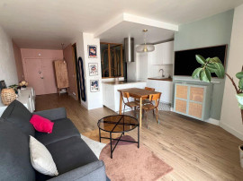 
                                                                                        Location
                                                                                         Appartement meublé et rénové 50m² - Beaugrenelle