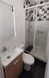 
                                                                                        Location
                                                                                         Appartement meublé fraîchement rénové près des puc