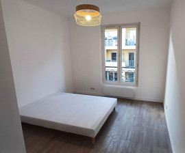 
                                                                                        Location
                                                                                         Appartement meublé fraîchement rénové près des puc