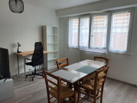 Location
Appartement meublé parfait avec des voisins sympas, Paris (loyer tout inclus)