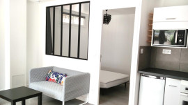 
                                                                                        Location
                                                                                         Appartement meublé rénové calme avec véranda