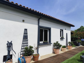 
                                                                                        Location
                                                                                         Appartement neuf en rez de jardin avec extérieur.