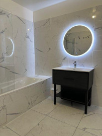 
                                                                                        Location
                                                                                         Appartement neuf et cuisine équipée haut de gamme