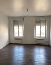 
                                                                                        Location
                                                                                         Appartement neuf, vaste et lumineux