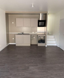 
                                                                                        Location
                                                                                         Appartement neuf, vaste et lumineux