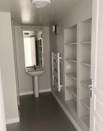 
                                                                                        Location
                                                                                         Appartement neuf, vaste et lumineux