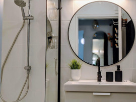 
                                                                                        Location
                                                                                         Appartement, plein centre avec petit jardin privé.