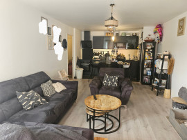 Location
Appartement récent dans résidence sécurisée et bien situé (loyer tout inclus)