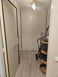 Location
Appartement récent dans résidence sécurisée et bien situé (loyer tout inclus)
