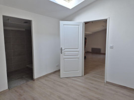 
                                                                                        Location
                                                                                         Appartement refait à neuf