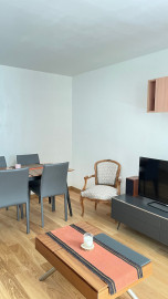 
                                                                                        Location
                                                                                         Appartement refait à neuf et épuré (loyer tout inclus)