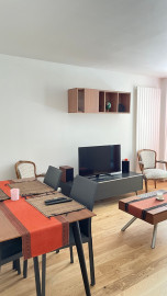 
                                                                                        Location
                                                                                         Appartement refait à neuf et épuré (loyer tout inclus)
