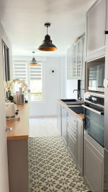 
                                                                                        Location
                                                                                         Appartement refait à neuf et épuré (loyer tout inclus)