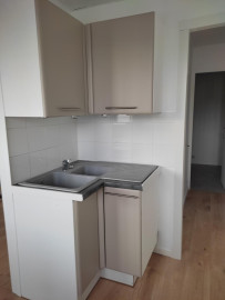 
                                                                                        Location
                                                                                         Appartement refait à neuf joli village côtier