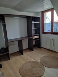 
                                                                                        Location
                                                                                         Appartement refait à neuf joli village côtier