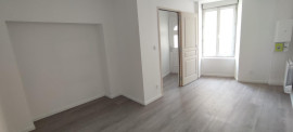 
                                                                                        Location
                                                                                         Appartement rénové 3 pièces dans maison