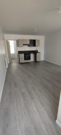 
                                                                                        Location
                                                                                         Appartement rénové 3 pièces dans maison