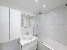
                                                                                        Vente
                                                                                         Appartement Rénové avec balcon Vue Panoramique - Quartier Chapelle, Paris