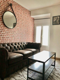 
                                                                                        Location
                                                                                         Appartement rénové et meublé centre ville/Mellinet