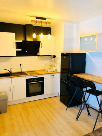 
                                                                                        Location
                                                                                         Appartement rénové et meublé centre ville/Mellinet