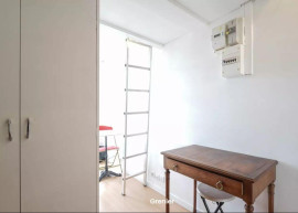 
                                                                                        Location
                                                                                         Appartement sous les toits de Paris
