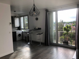 Location
Appartement spacieux avec balcon (loyer tout inclus)