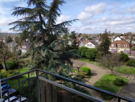 Location
Appartement spacieux avec balcon (loyer tout inclus)