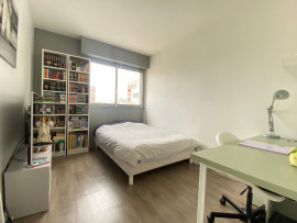 Location
Appartement spacieux de 4 pièces avec balcon dans un quartier calme et familial (loyer tout inclus)