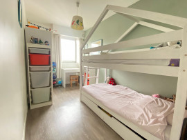 Location
Appartement spacieux de 4 pièces avec balcon dans un quartier calme et familial (loyer tout inclus)