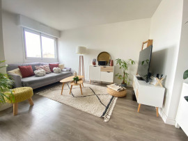 Location
Appartement spacieux de 4 pièces avec balcon dans un quartier calme et familial (loyer tout inclus)