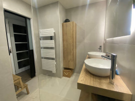 Location
Appartement spacieux de 4 pièces avec balcon dans un quartier calme et familial (loyer tout inclus)