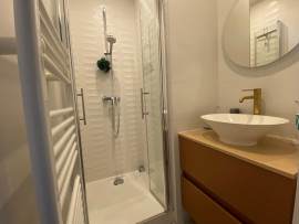 Location
Appartement spacieux de 4 pièces avec balcon dans un quartier calme et familial (loyer tout inclus)