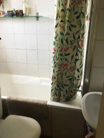 
                                                                                        Location
                                                                                         Appartement sur cour et jardin, calme et lumineux