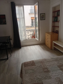 Location
Appartement sur tres grande cour dans l un des meilleurs quartiers de Paris (loyer tout inclus)