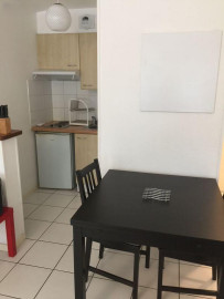 
                                                                                        Location
                                                                                         Appartement T1 32 m2 meublé + parking Chartrons